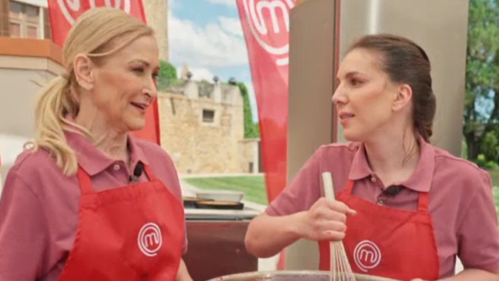 Cristina Cifuentes e Inés Hernand, en 'MasterChef Celebrity 9'