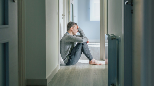 Imagen de un joven con problemas de salud mental