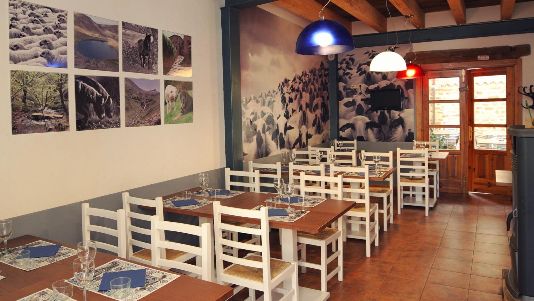 El salón interior del restaurante.