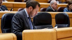 El ministro de Transporte y Movilidad Sostenible, Óscar Puente, durante una sesión plenaria en el Senado, a 10 de septiembre de 2024, en Madrid (España). El Gobierno tiene que enfrentarse hoy, entre otras, a las preguntas que formulan los grupos político