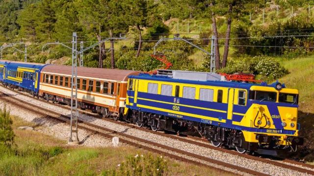 El Tren de los 80 que hará el recorrido por el Río Henares.