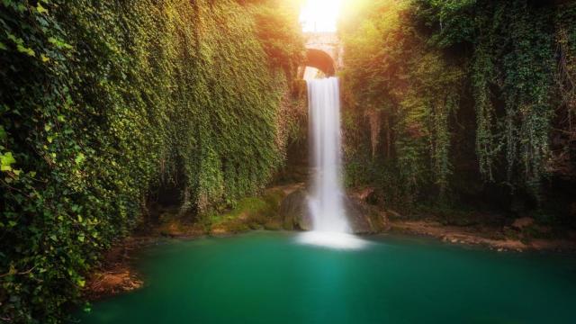 Imagen de una cascada de Tobera.