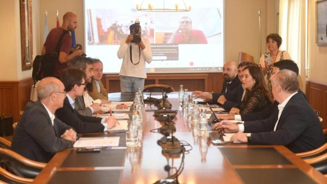 Reunión de la constitución de la comisión Coruña Marítima en julio.