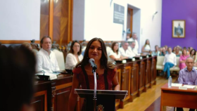 Ana Núñez en la toma de posesión de su cargo en el Ayuntamiento.