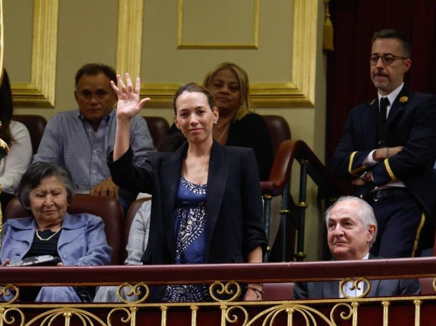 Carolina González, hija de Edmundo González, en la tarde del miércoles en la tribuna del Congreso.