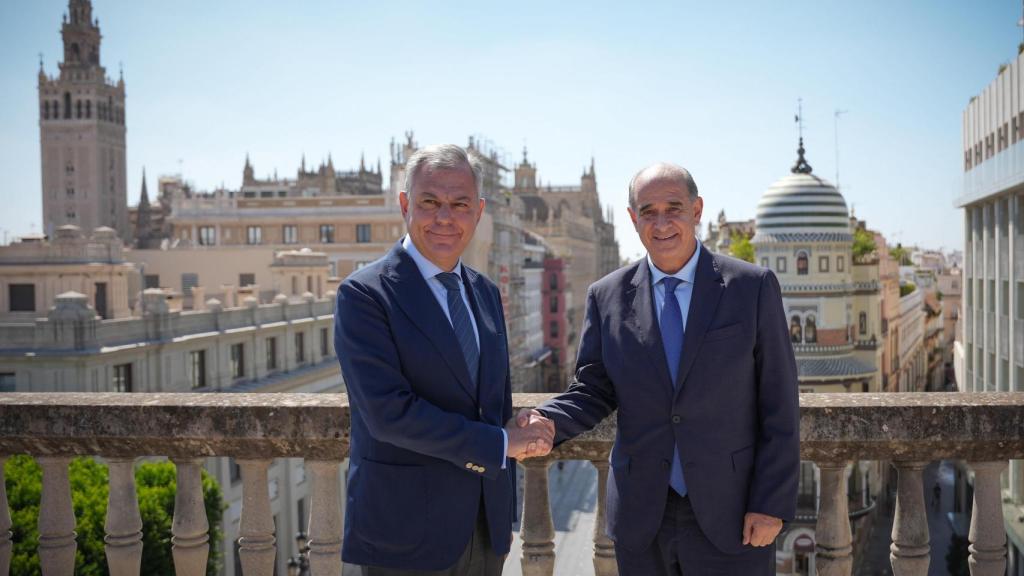 Francisco Pardo, director general de la Policía, junto a José Luis Sanz en Sevilla