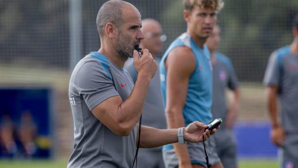 Luis Piñedo, durante una sesión de entrenamiento con el Atlético.