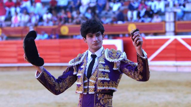 Daniel Medina triunfa en la última de la feria de Laguna de Duero