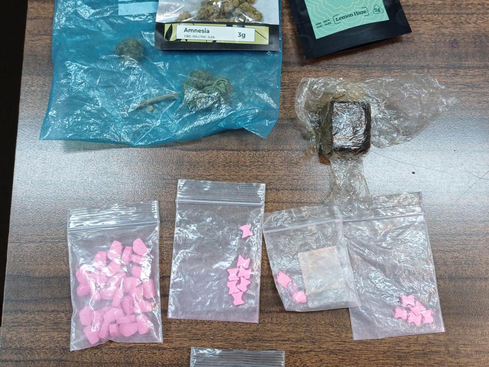 Pastillas de MDMA, marihuana, hachís y cristal: detenidos dos vecinos de Valencia