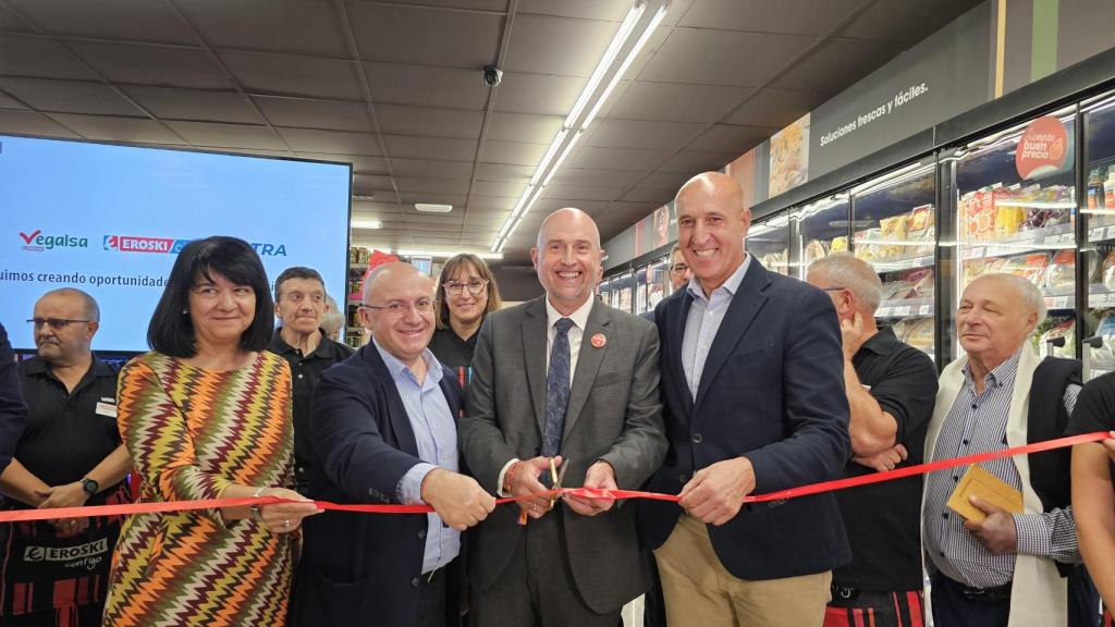 Momento de la inauguración del centro por parte del alcalde de León