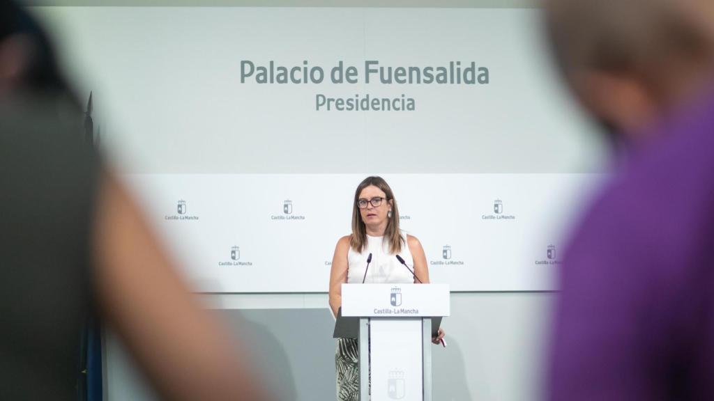 Esther Padilla, portavoz del Gobierno de Castilla-La Mancha, durante la rueda de prensa.