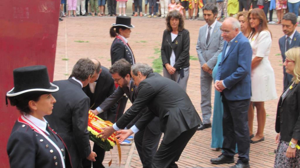 Torra encabeza la ofrenda del Govern al Fossar de les Moreres, en 2018.