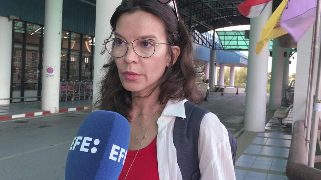 Silvia Bronchalo, atendiendo a la agencia EFE, en Tailandia, este miércoles, día 11.