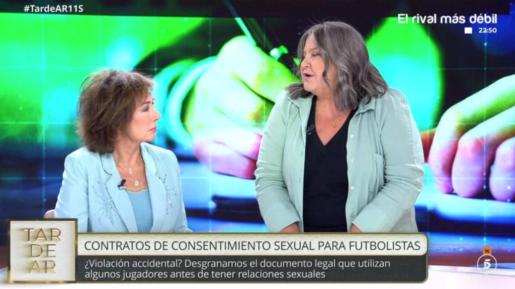 Ana Rosa Quintana y la guionista de 'TardeAR' en el programa.