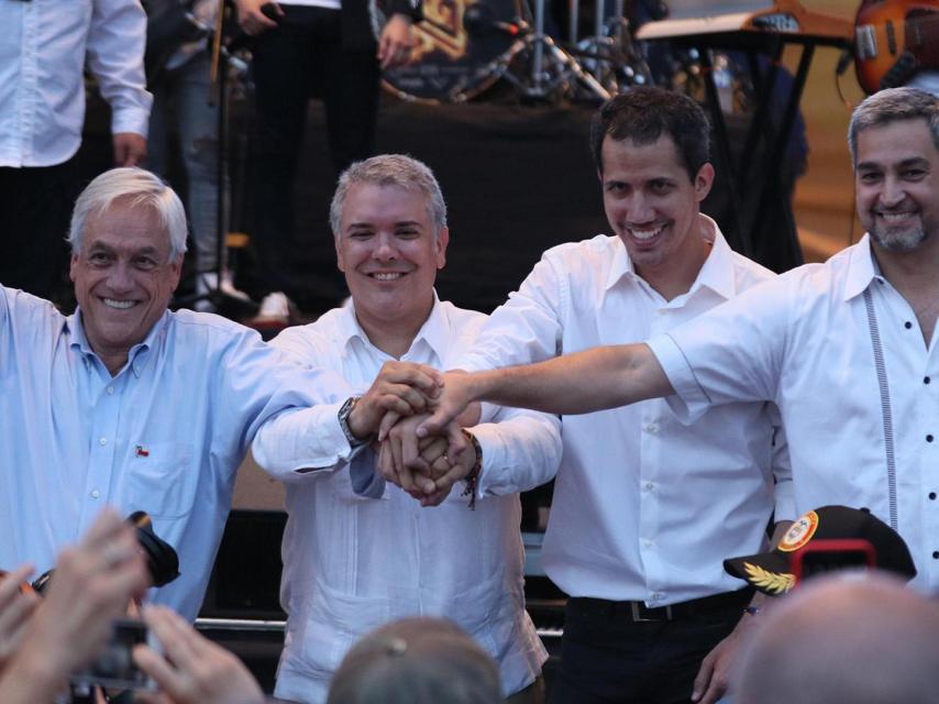 Juan Guaidó, presidente 'interino' de Venezuela en 2019, junto con los expresidentes de Chile, Colombia y Paraguay.