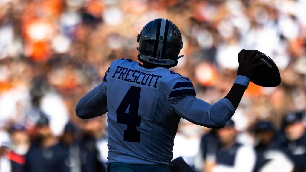 Prescott, en el momento de ejecutar un pase.