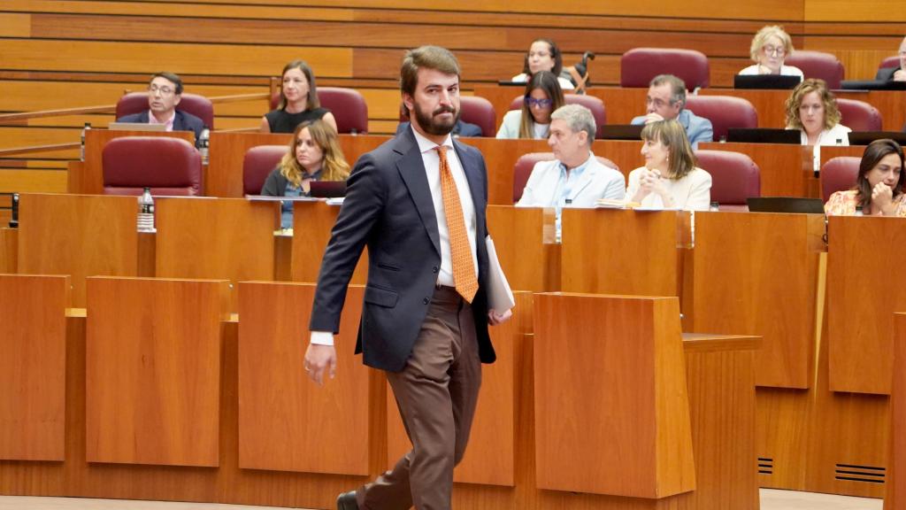 El portavoz de Vox en las Cortes, Juan García-Gallardo, en el pleno de este miércoles