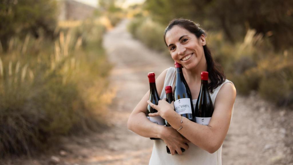 Ángela Castaño, elaboradora de los vinos Aires de Arriba.