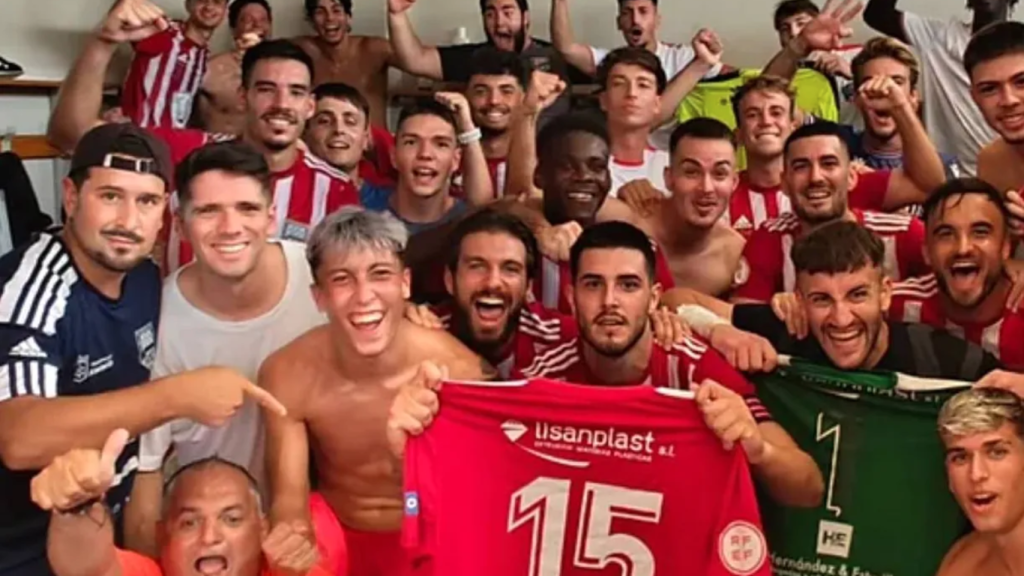 La polémica celebración del Alcantarilla con la camiseta de Pablo Jara