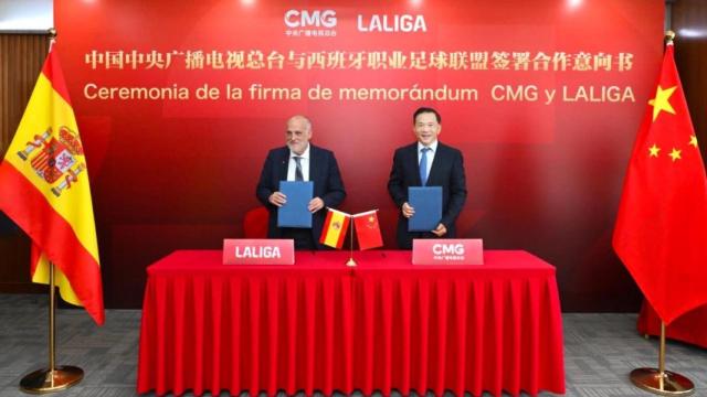 Javier Tebas, junto a Shen Haixiong en China.