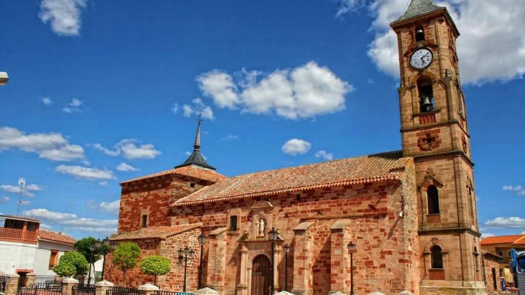 Iglesia de San Sebastián Mártir en Montiel (Ciudad Real. Imagen de archivo.