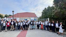 Concentración en el CEIP de Pedrouzos, en Brión, por los recortes del profesorado.