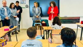 Visita de la alcaldesa de Santiago al CEIP de Roxos.