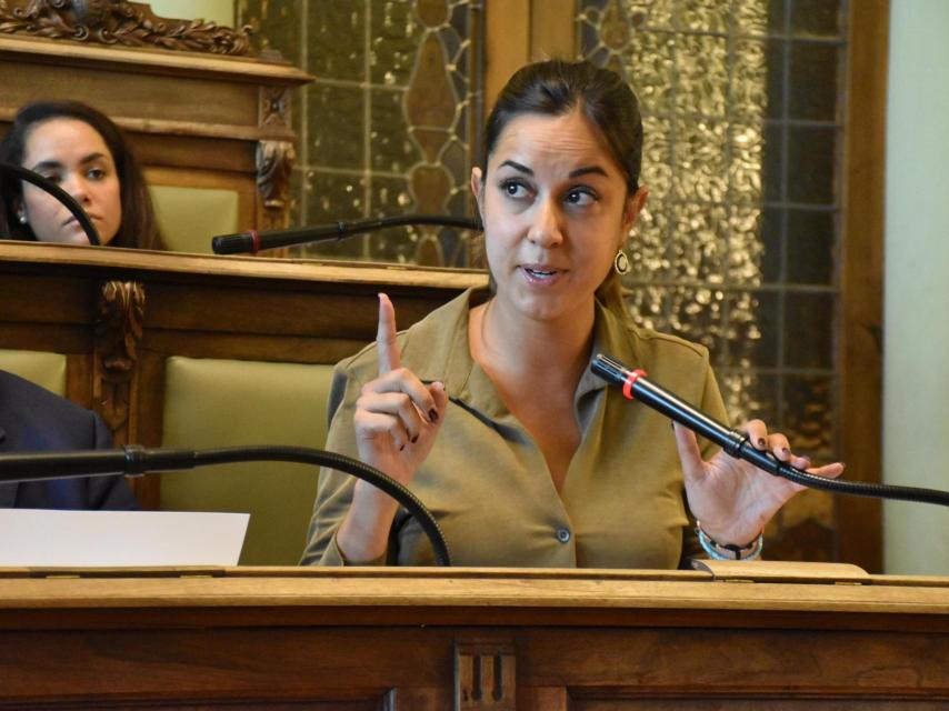 Blanca Jiménez durante el pleno del Ayuntamiento de Valladolid