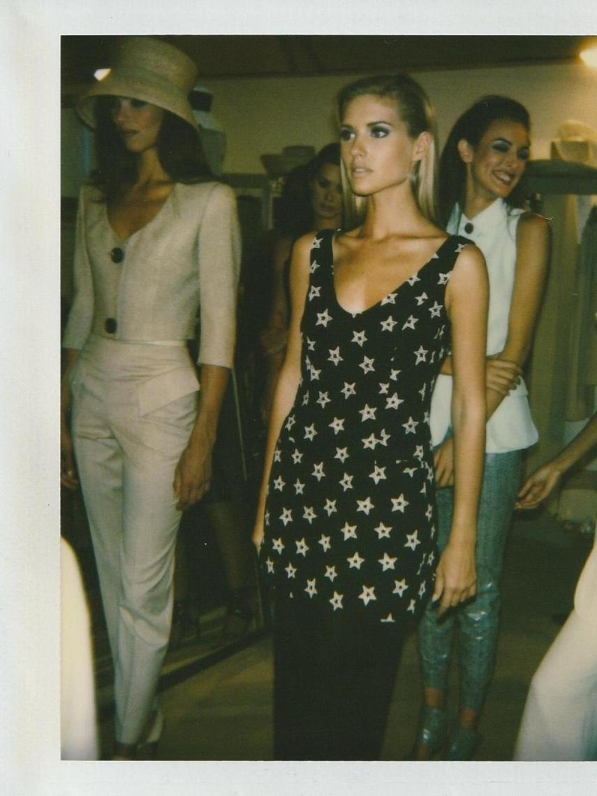 Polaroids de backstage del desfile colección primavera-verano 1993.