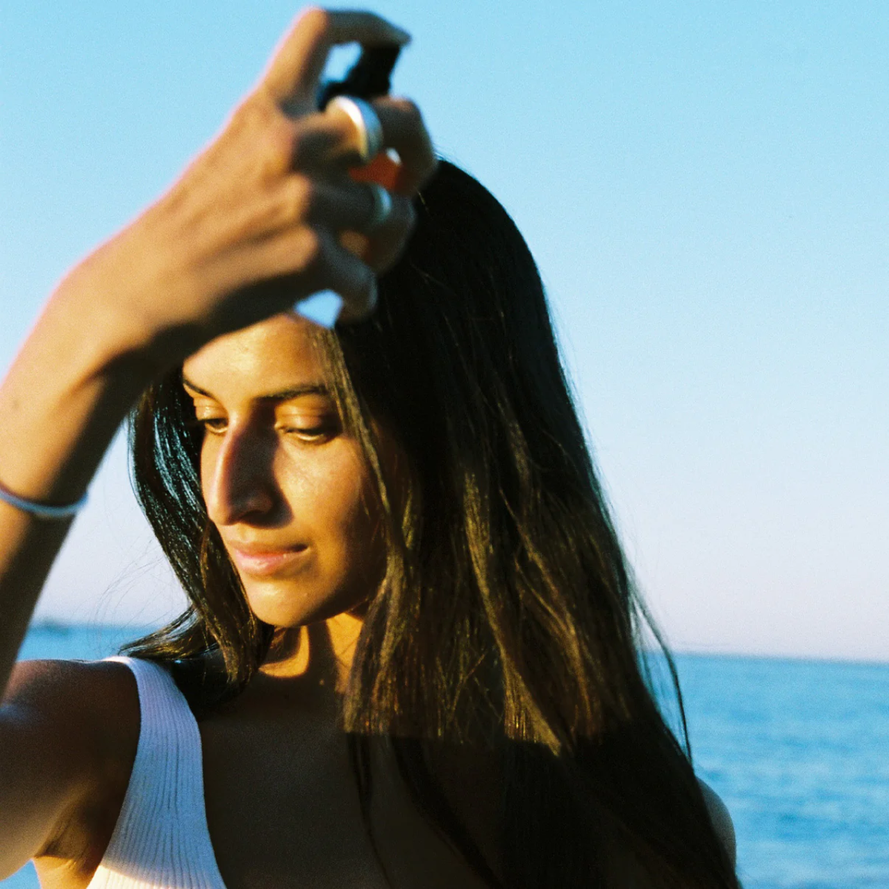 Es fundamental cuidar el cabello para que esté sano tras el verano.