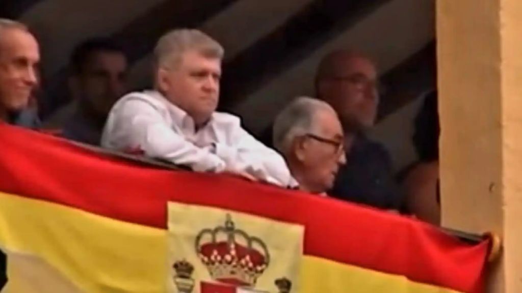 El secretario general del PSOE en Murcia y delegado del Gobierno, José Vélez, en la Plaza de Toros de La Caverina, en su etapa como alcalde de Calasparra.