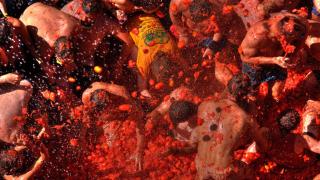 ¿Desperdicio de alimentos y recursos en La Tomatina? Esta es la realidad tras la famosa fiesta de Buñol