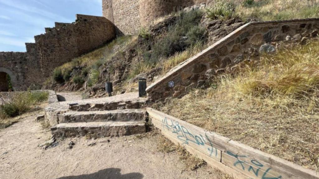 Estos peldaños que pertenecen a las escalera de la Bajada de San Martín serán eliminados.