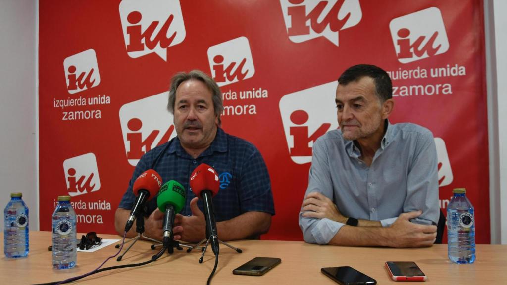 El coordinador de Izquierda Unida, Alberto Maillo, junto con el alcalde de Zamora, Francisco Guarido