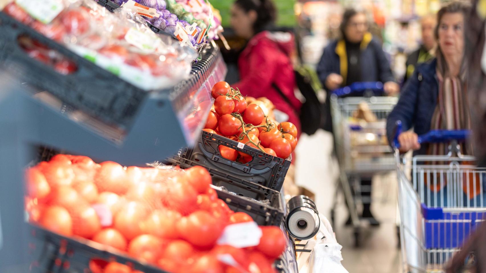 Varias verduras y hortalizas en un supermercado de Toledo.