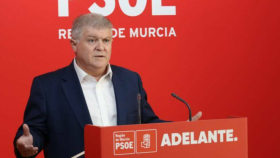 El secretario general del PSOE de la Región de Murcia, José Vélez, en una imagen de archivo, en una rueda de prensa en la sede de su partido.