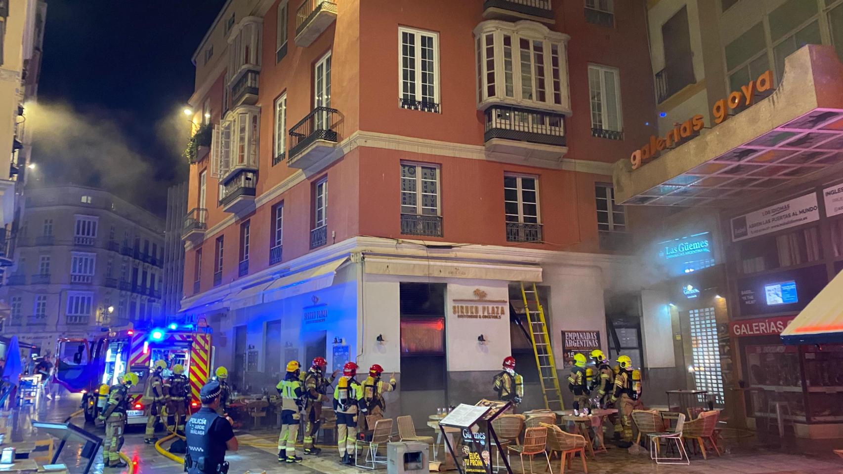 Una imagen de los bomberos trabajando.