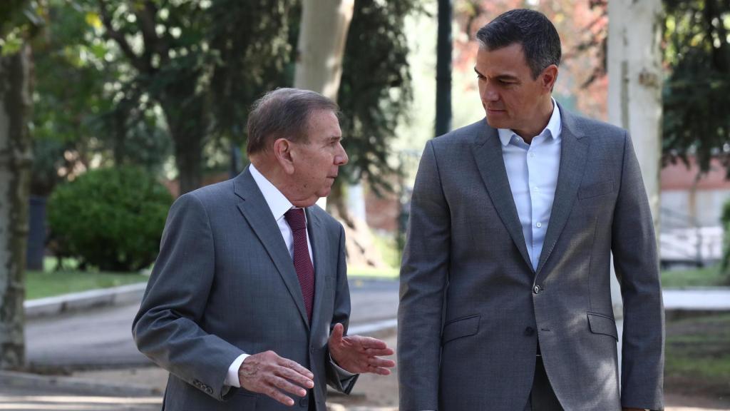 Edmundo González y Pedro Sánchez, reunidos ayer en la Moncloa.