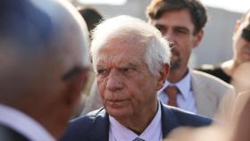 Josep Borrell, jefe de la diplomacia europea, a su paso por la frontera entre Israel y Egipto.