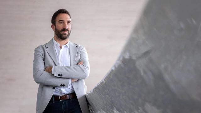 Daniel, el menor de los hermanos Broncano, posa en el Auditorio de Tenerife.