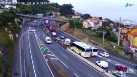 Retenciones en la AP-9 por un accidente en Vigo.