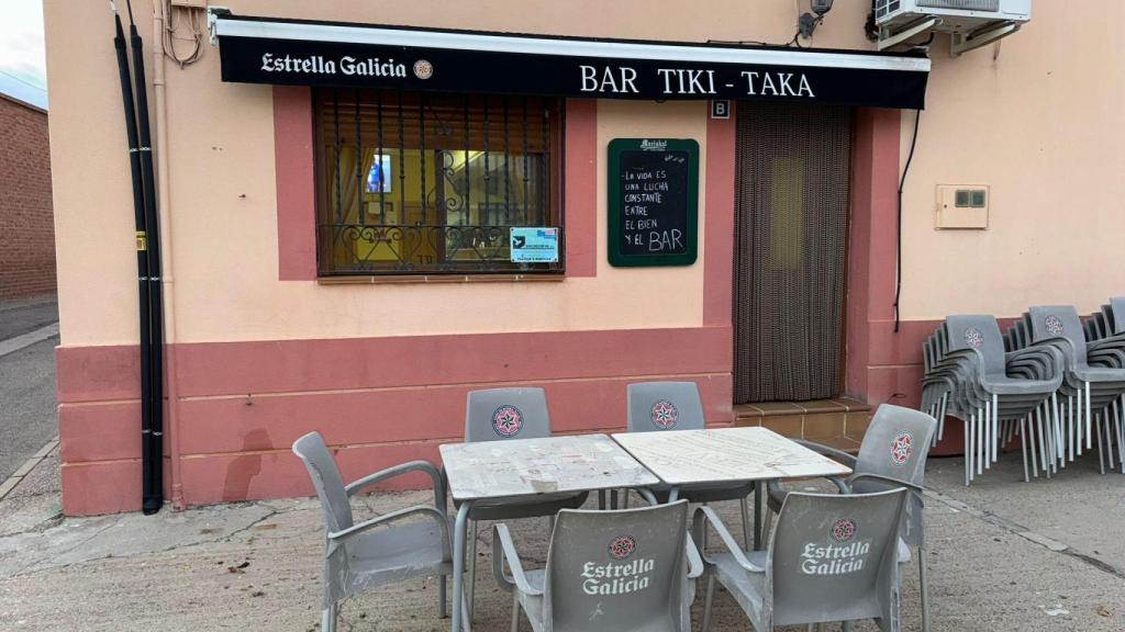 La fachada del Bar Tiki Taka en Lomoviejo