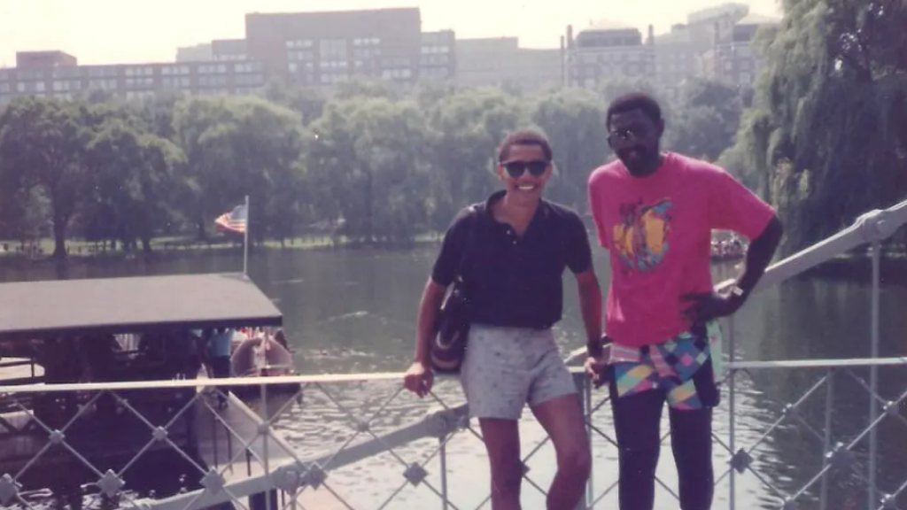 Barack y Malik Obama en el viaje que se conocieron, en Washington, 1985.