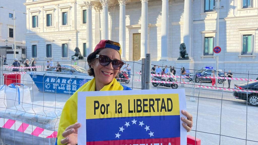 Marisa Robles, el pasado martes, frente al Congreso de los Diputados.