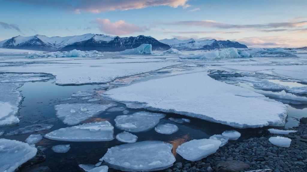 Derretimiento del hielo en el mar.