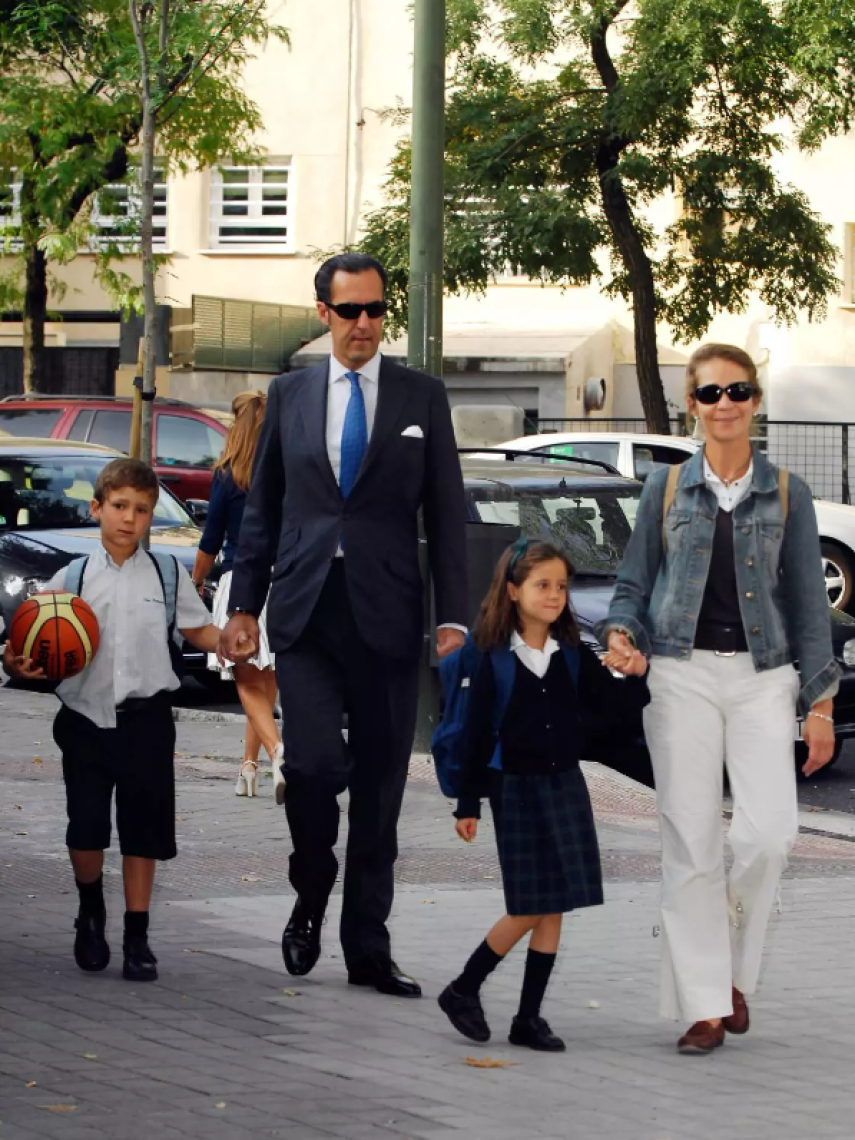 De izquierda a derecha, Froilán, Jaime de Marichalar, Victoria Federica y la infanta Elena, hace unos años.