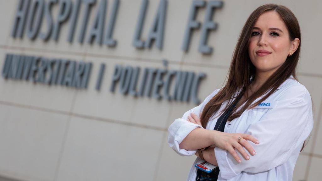 Esther García, oncóloga médica, en el Hospital La Fe de Valencia