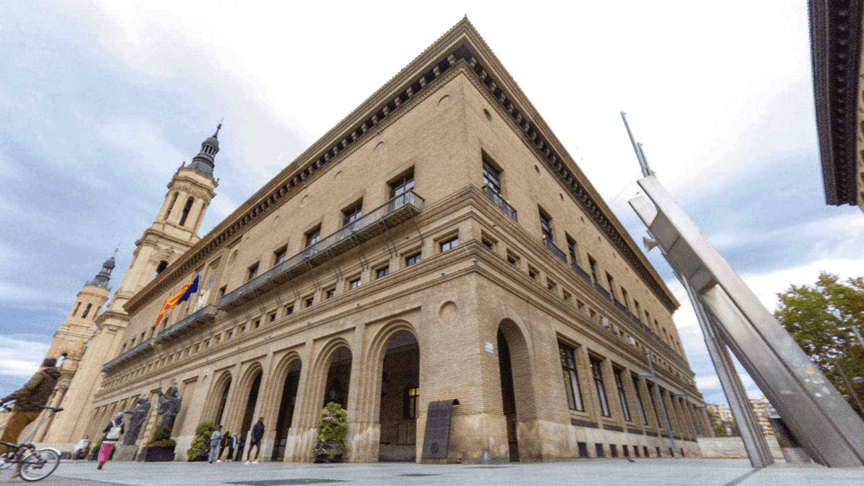 Fachada del Ayuntamiento de Zaragoza.