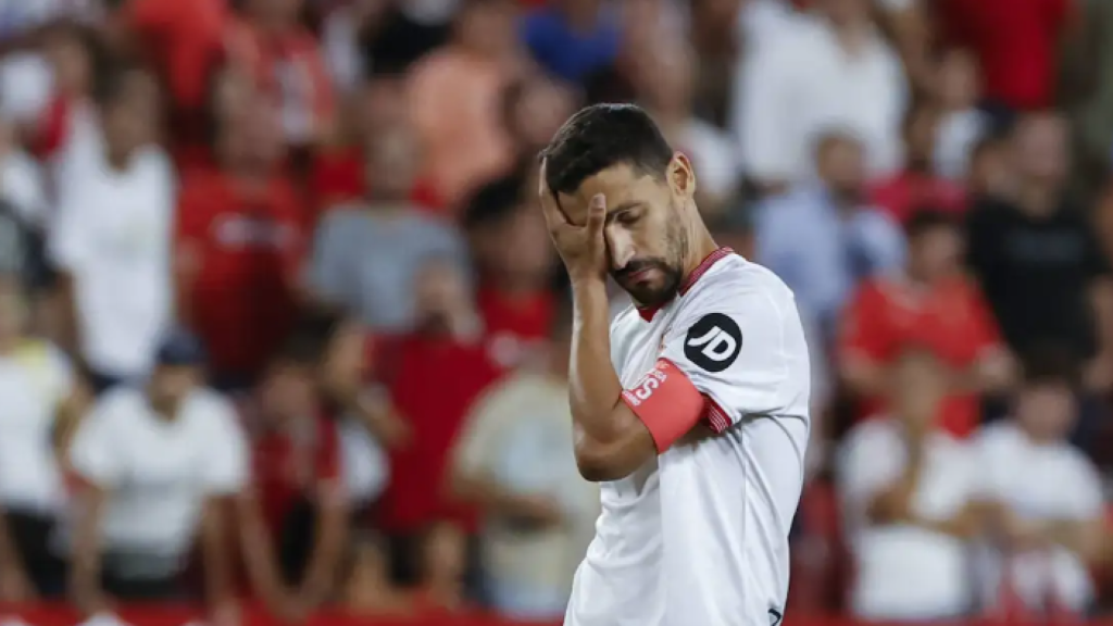 Jesús Navas, durante un partido con el Sevilla.