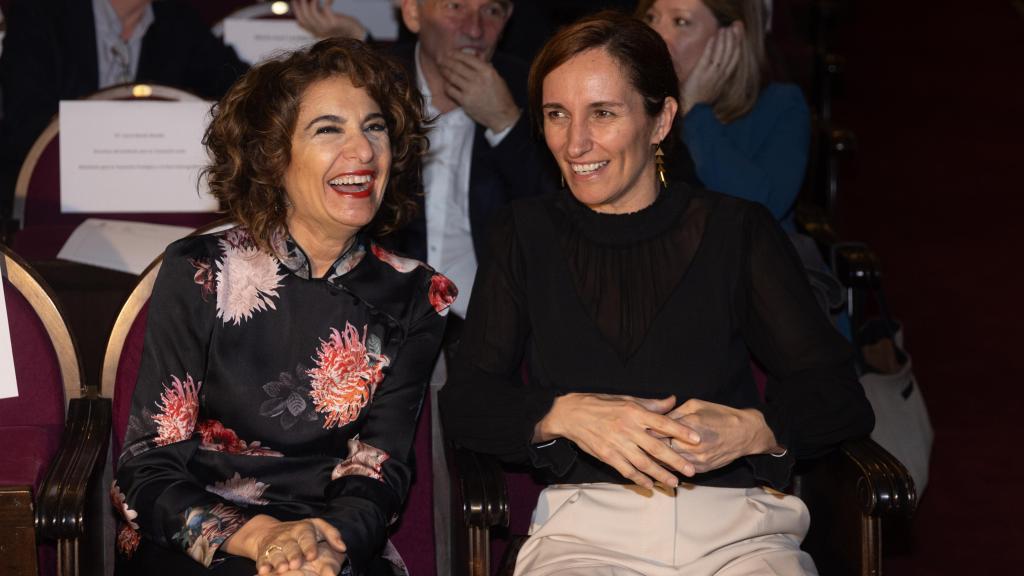 María Jesús Montero y Mónica García, ministras de Hacienda y Sanidad.